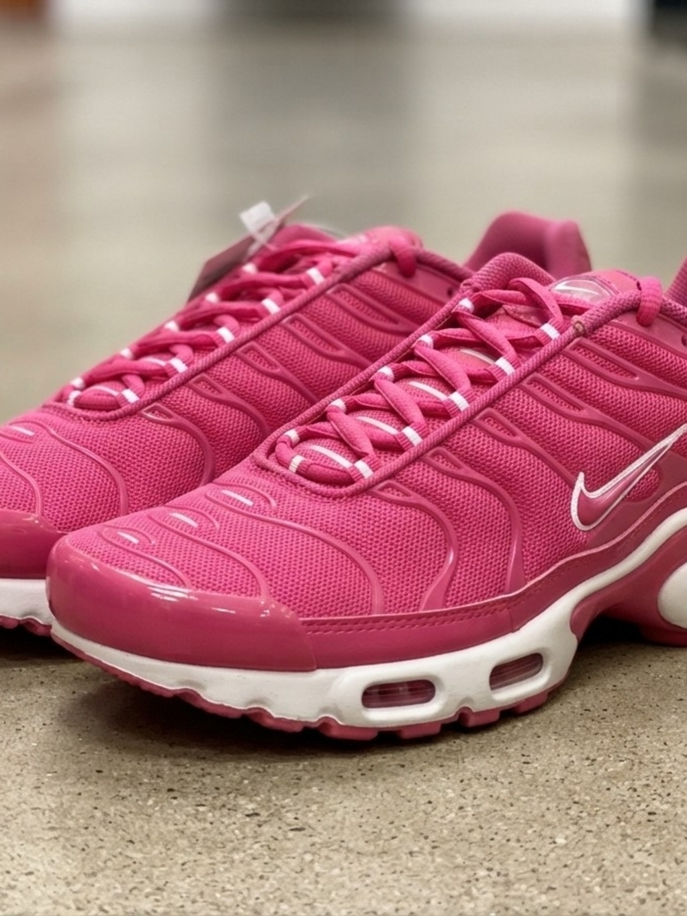 Nike Women's Hot Pink Mesh Athletic Sneakers